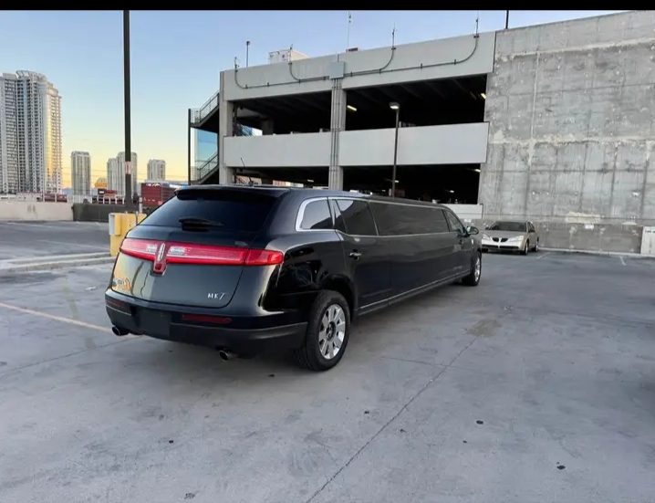 2018 Lincoln MKT Limousine