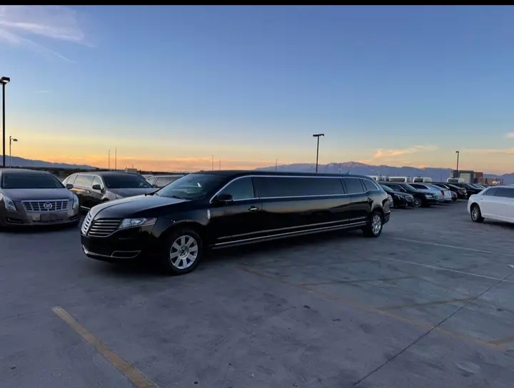 2018 Lincoln MKT Limousine