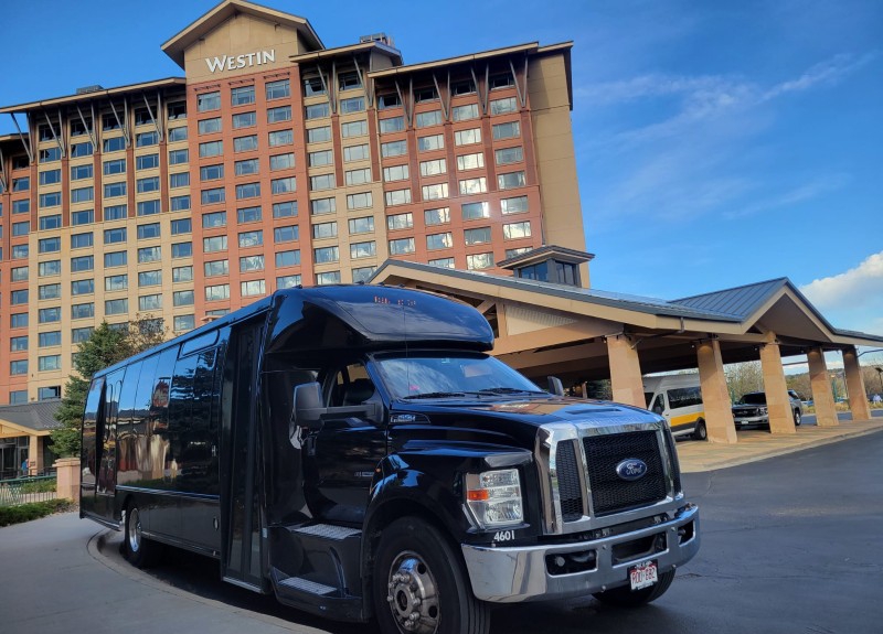 2016 Ford F-650 Shuttle Bus