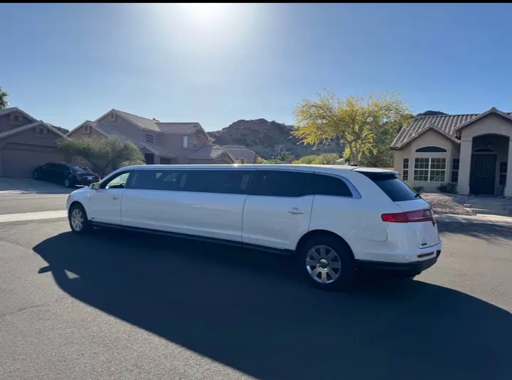 2016 Lincoln MKT Limousine