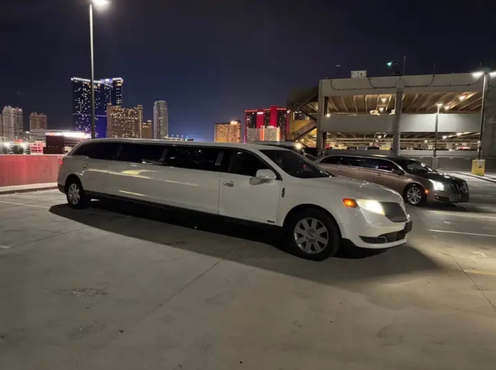 2016 Lincoln MKT Limousine