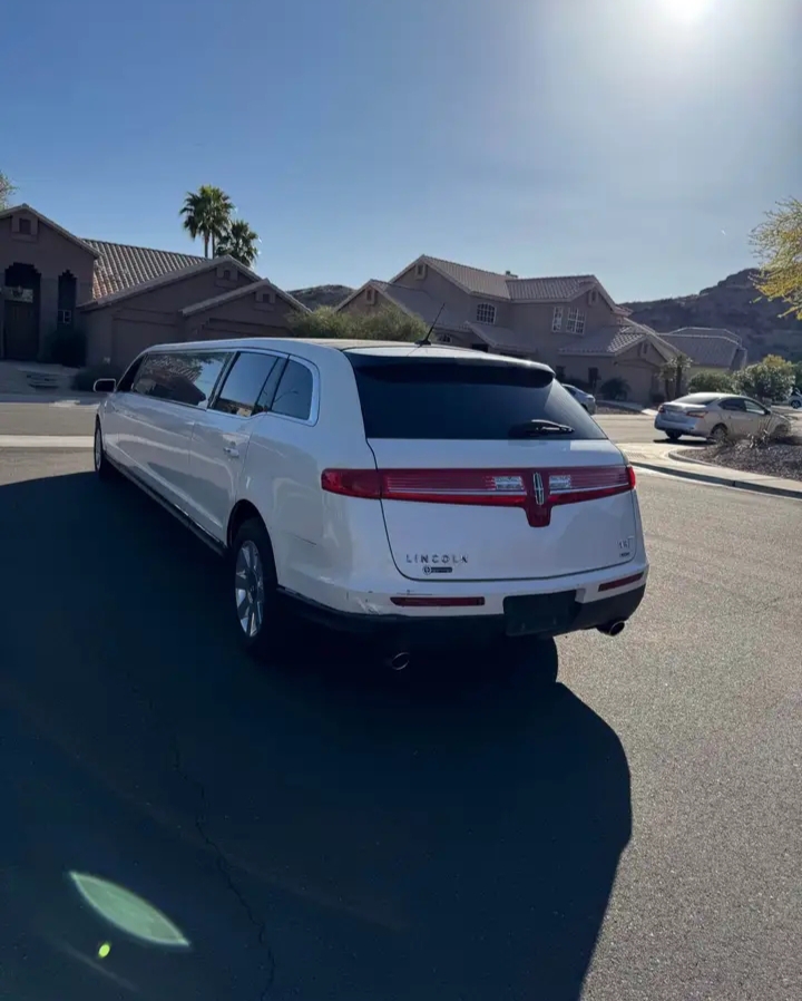 2016 Lincoln MKT Limousine
