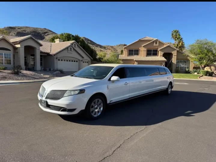 2016 Lincoln MKT Limousine