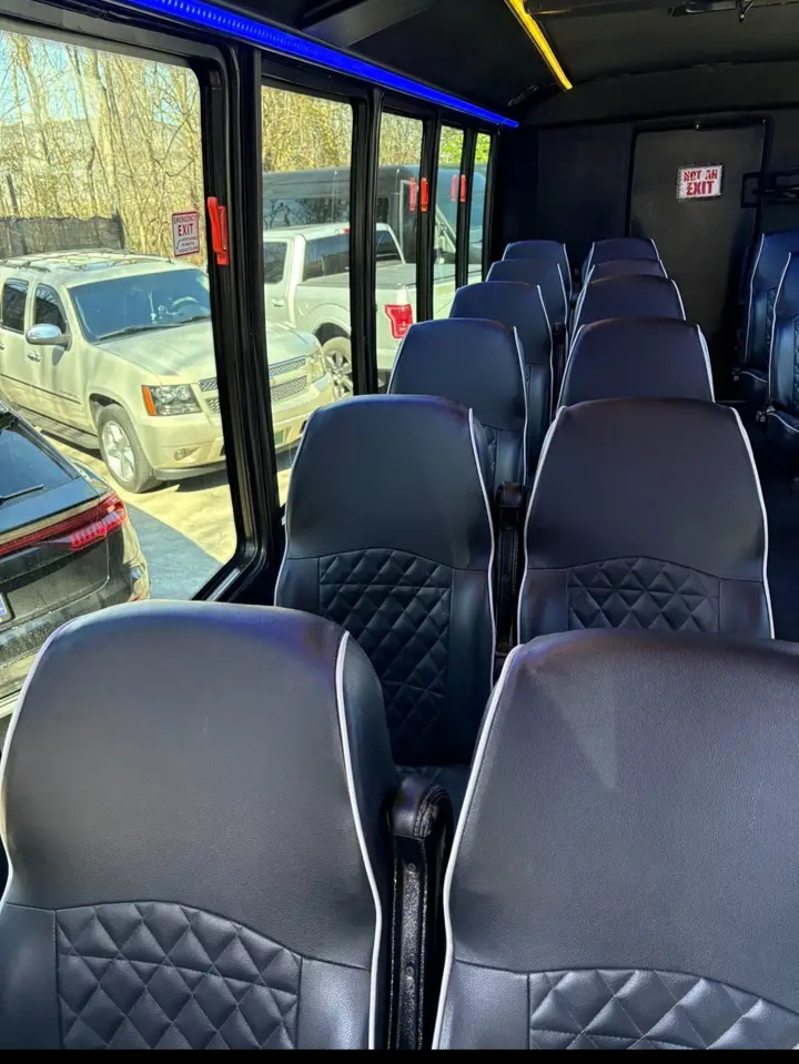 2017 Ford F-550 Shuttle Bus