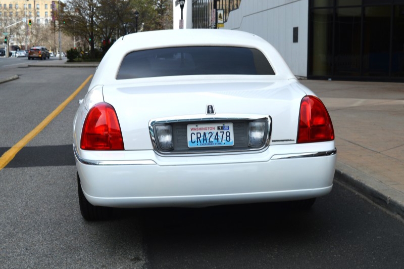 2003 Lincoln Town Car L Limousine