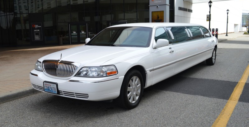 2003 Lincoln Town Car L Limousine