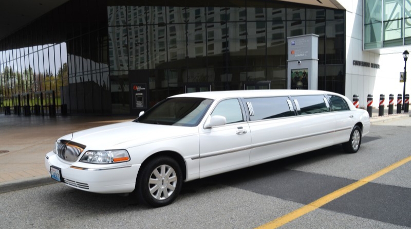 2003 Lincoln Town Car L Limousine