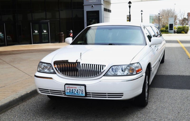 2003 Lincoln Town Car L Limousine