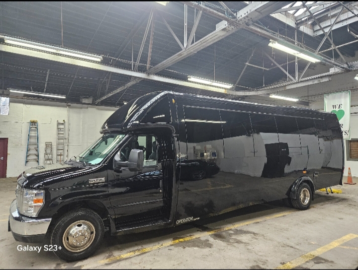 2018 Ford E-450 Limo Bus