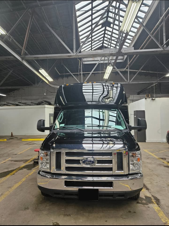2018 Ford E-450 Limo Bus