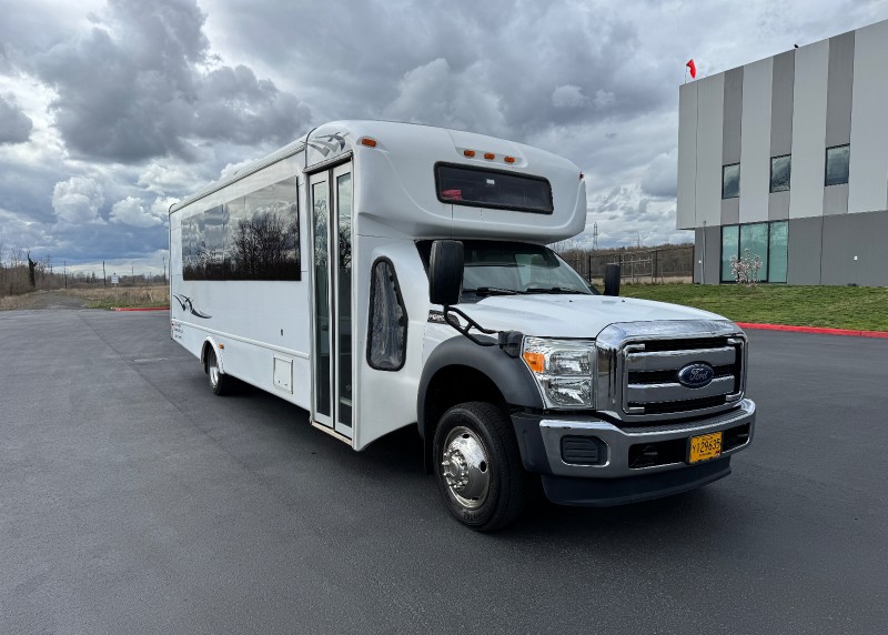2013 Ford F-550 Shuttle Bus