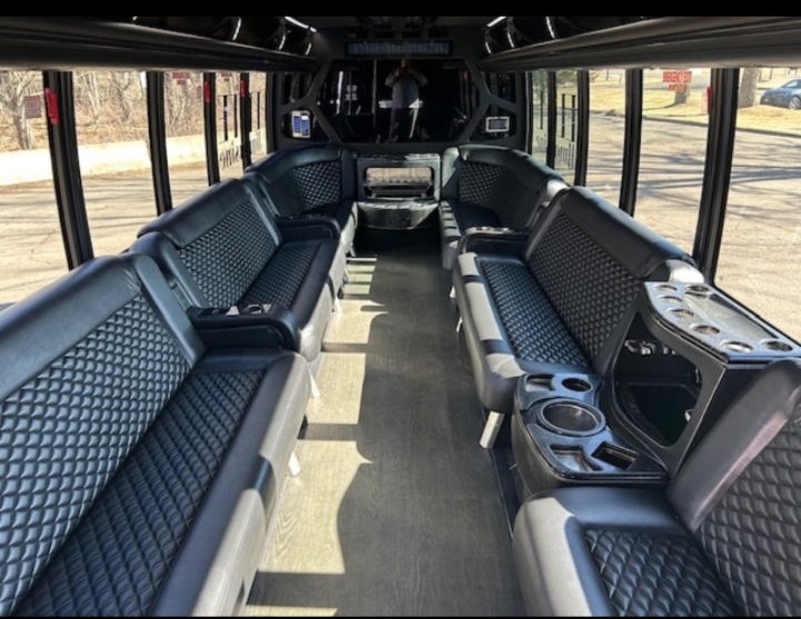 2016 Ford F-550 Limo Bus