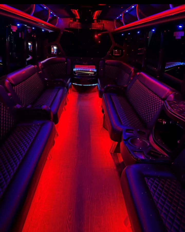 2016 Ford F-550 Limo Bus