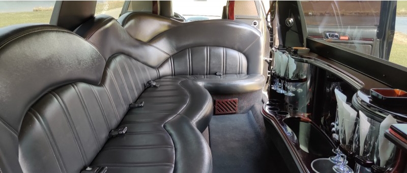 2013 Lincoln MKT Limousine