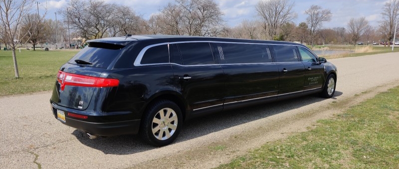 2013 Lincoln MKT Limousine