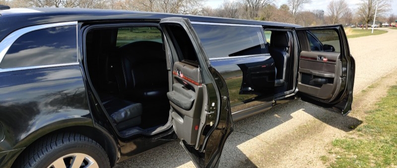 2013 Lincoln MKT Limousine