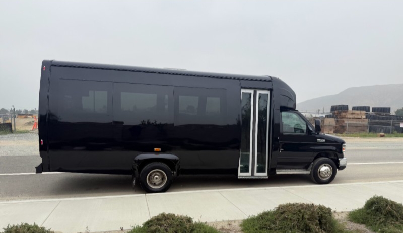2018 Ford E-450 Party Bus