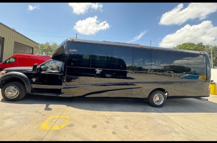 2016 Ford F-550 Shuttle Bus