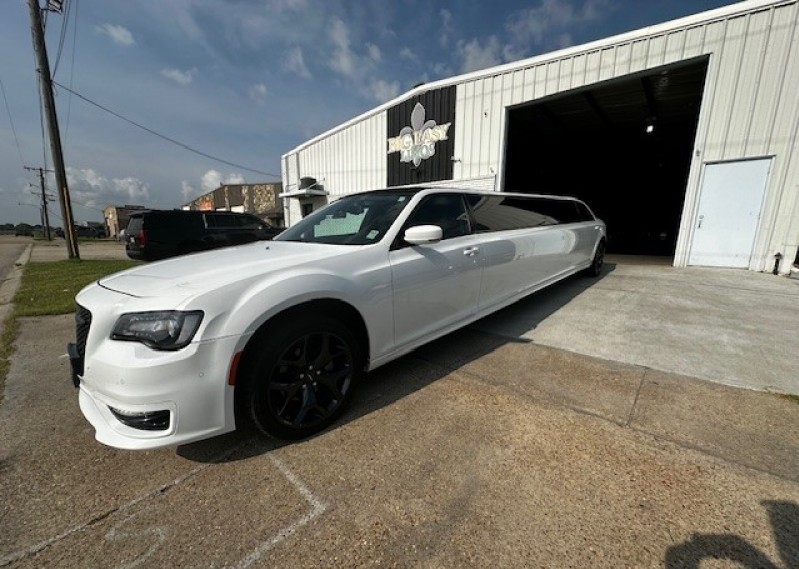 2022 Chrysler 300 Limousine