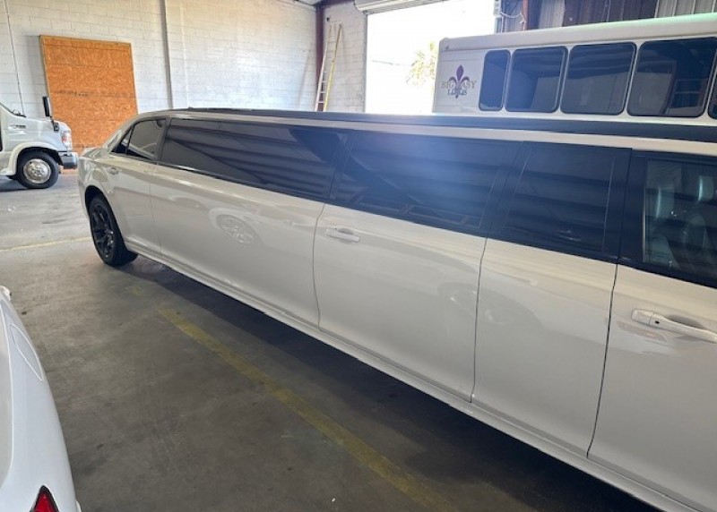 2022 Chrysler 300 Limousine