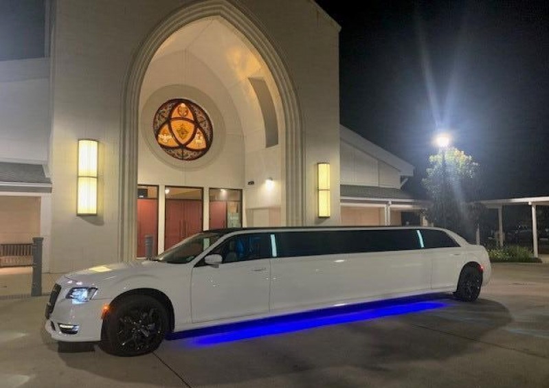 2022 Chrysler 300 Limousine