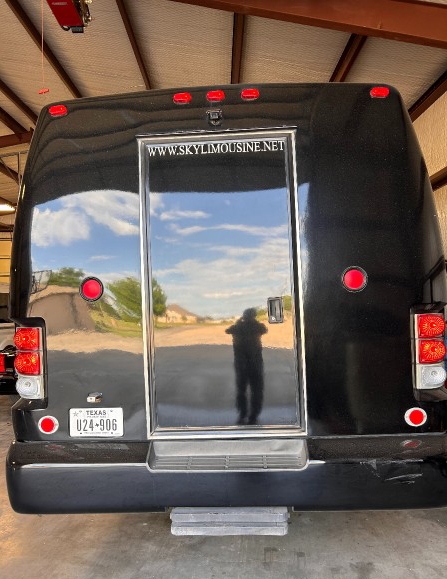 2007 International 3200 Limo Bus