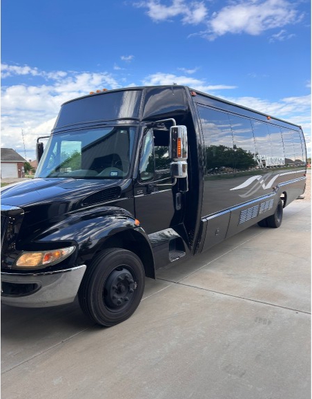 2007 International 3200 Limo Bus