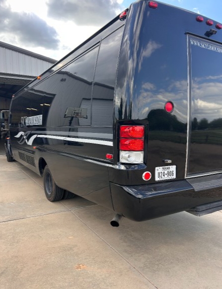 2007 International 3200 Limo Bus