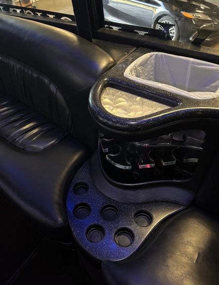 2007 International 3200 Limo Bus