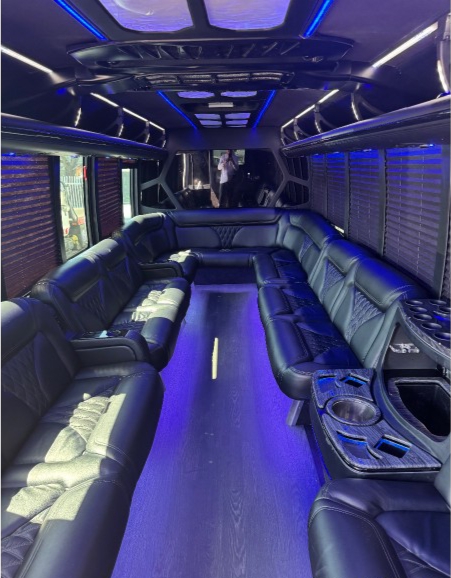 2017 Ford F-550 Limo Bus