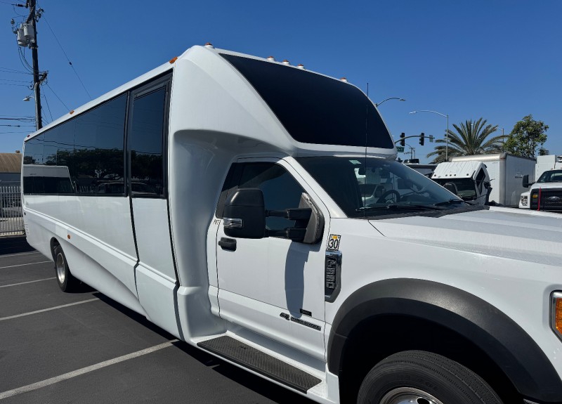 2017 Ford F-550 Limo Bus