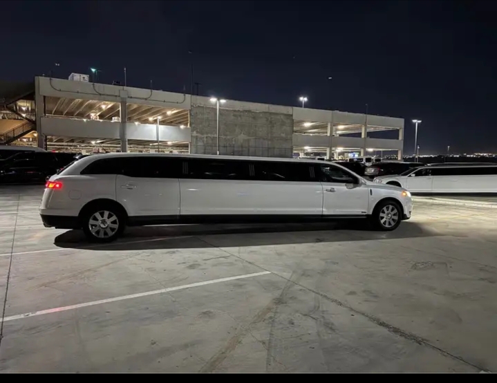 2016 Lincoln MKT Limousine