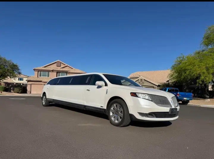 2016 Lincoln MKT Limousine