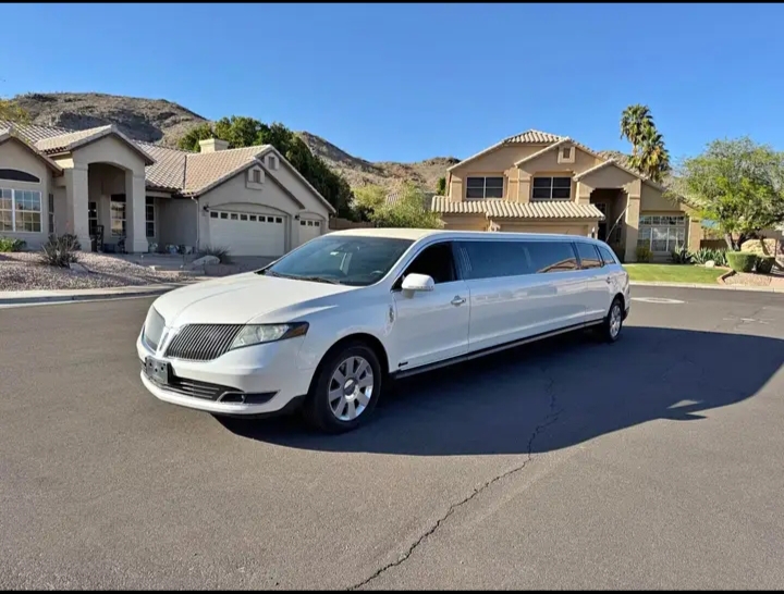 2016 Lincoln MKT Limousine
