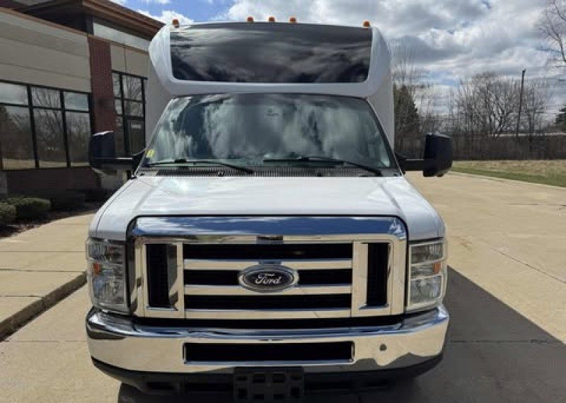 2016 Ford E-450 Limo Bus