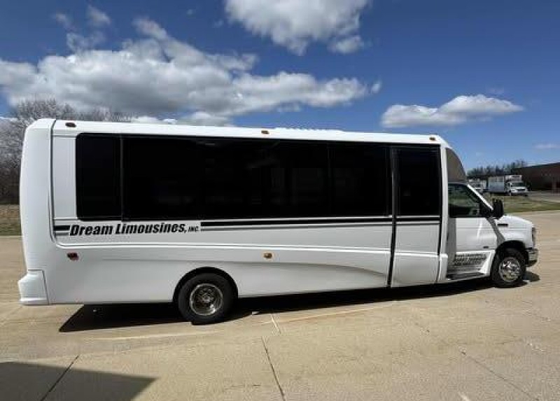 2016 Ford E-450 Limo Bus