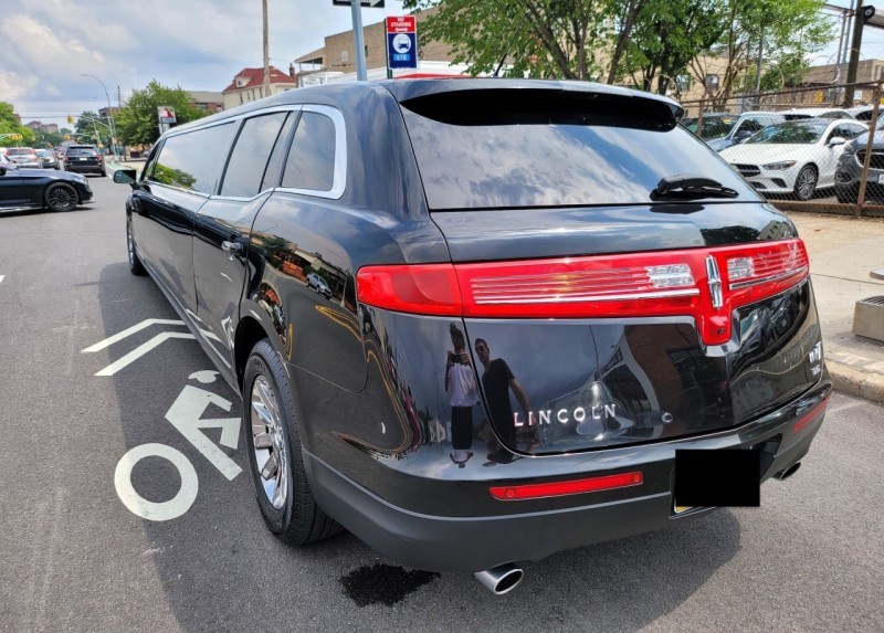 2014 Lincoln MKT Limousine