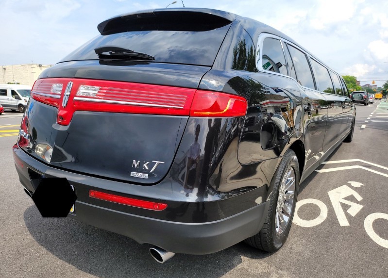 2014 Lincoln MKT Limousine