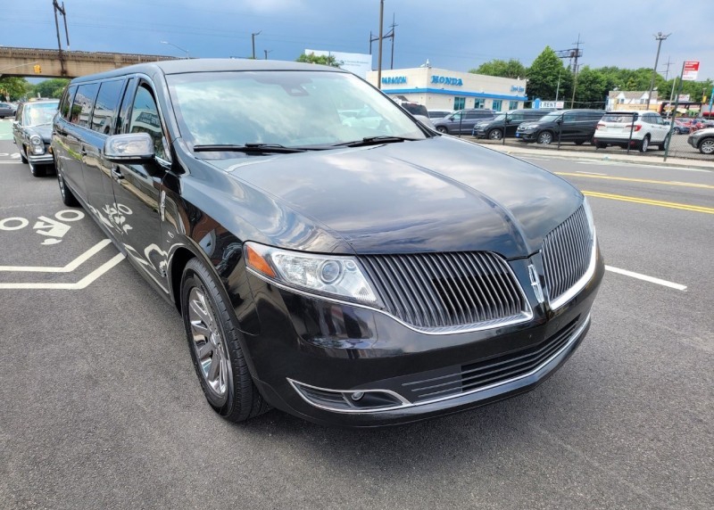 2014 Lincoln MKT Limousine