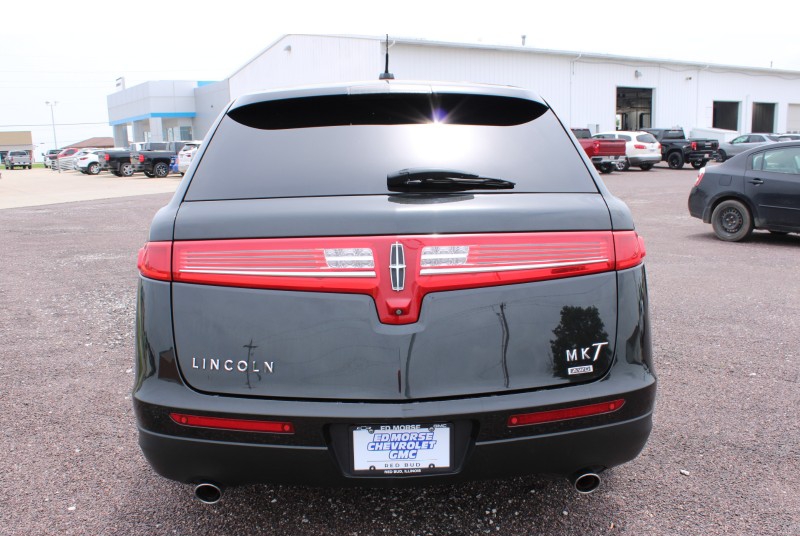 2014 Lincoln MKT Limousine