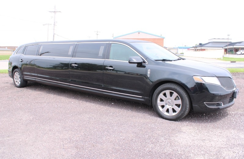 2014 Lincoln MKT Limousine