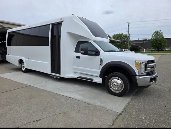 2017 Ford F-550 Shuttle Bus