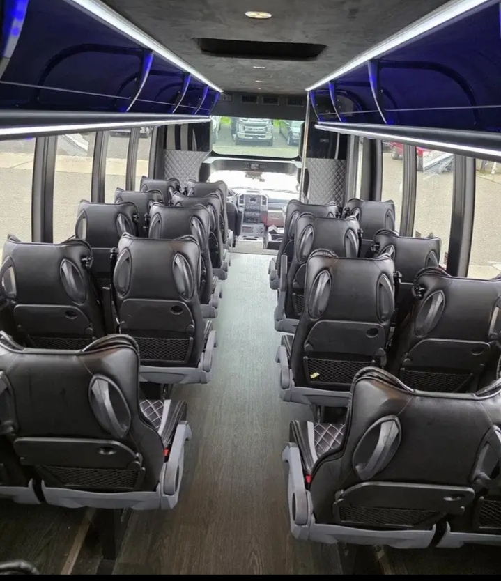 2017 Ford F-550 Shuttle Bus