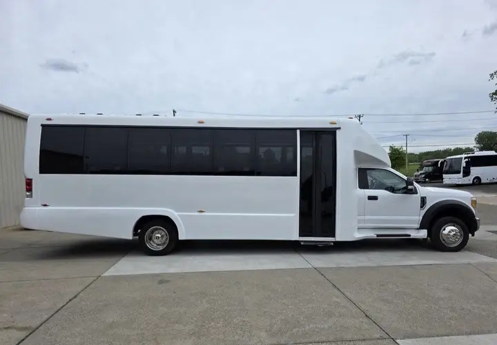 2017 Ford F-550 Shuttle Bus