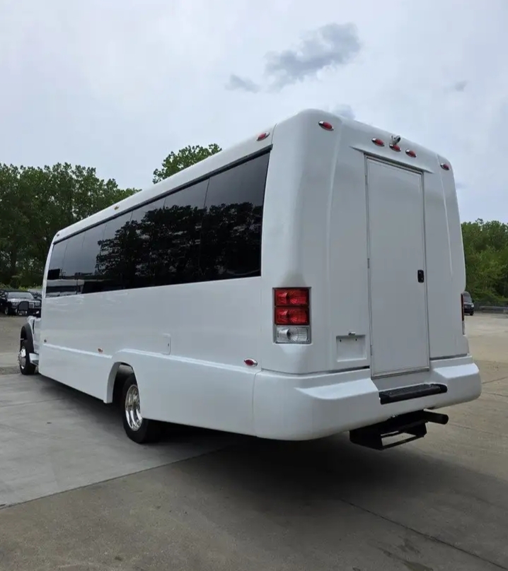 2017 Ford F-550 Shuttle Bus