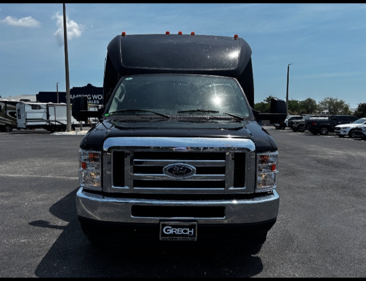 2025 Ford E-450 Shuttle Bus