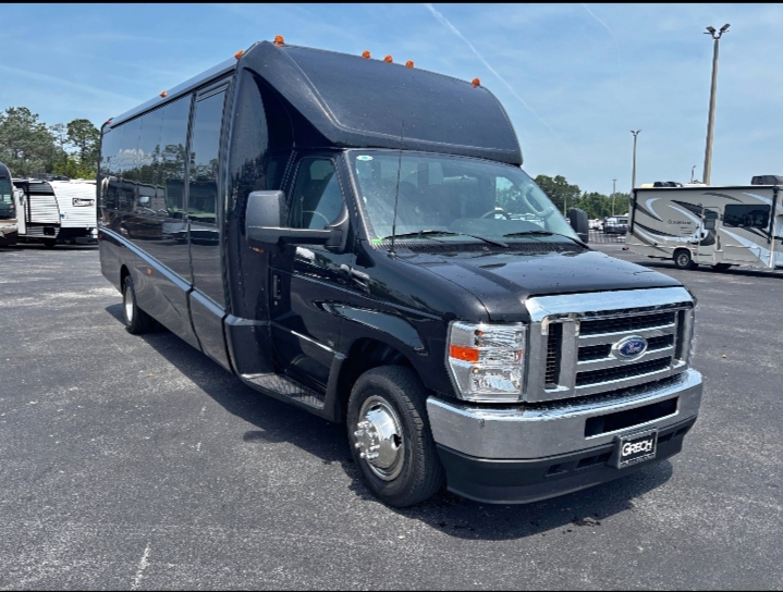 2025 Ford E-450 Shuttle Bus
