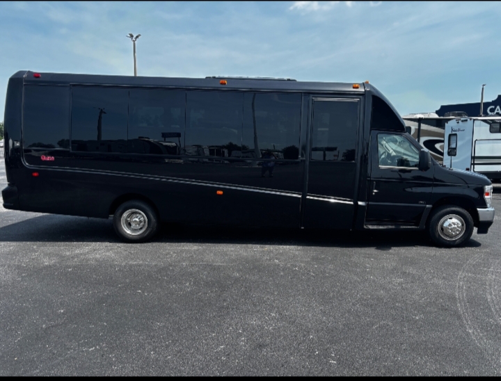 2025 Ford E-450 Shuttle Bus