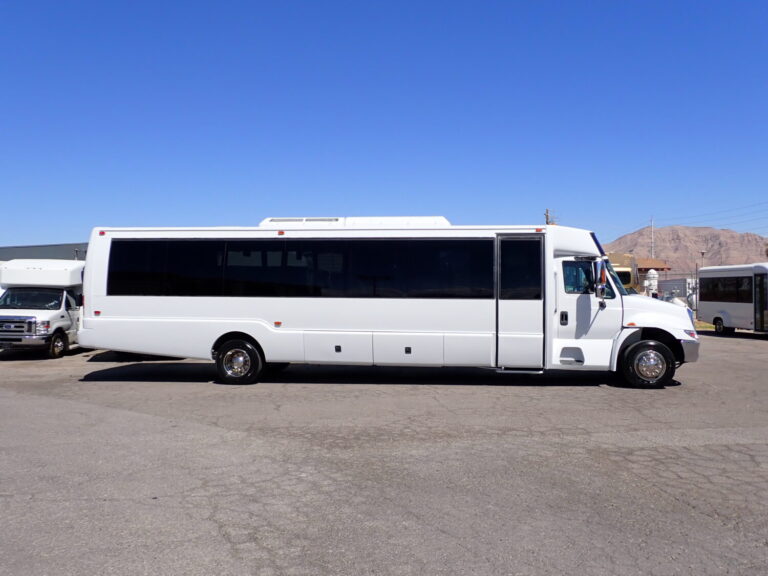 2007 International Krystal Coach K38 Shuttle Bus