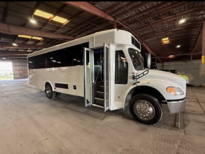 2012 Freightliner Executive Shuttle